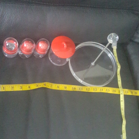 Table top s & p set. Acrylic.  Red/clear - Picture 3 of 7